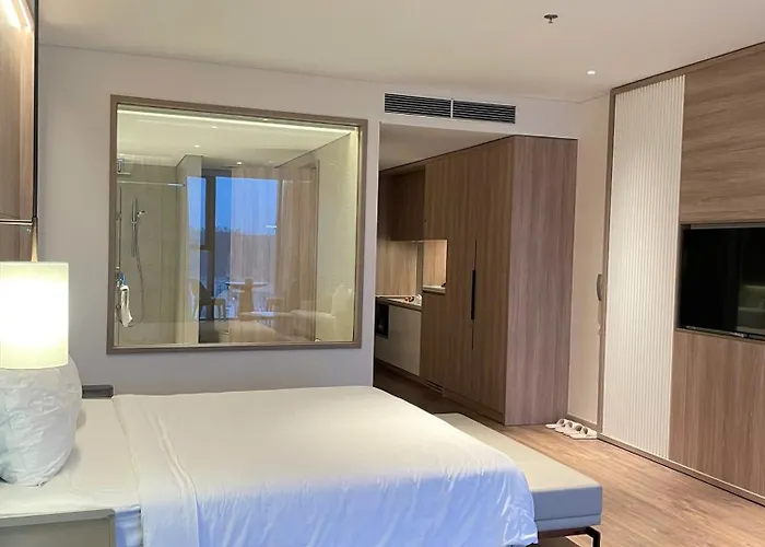 By The Sea Bay Aparthotel Ha Long