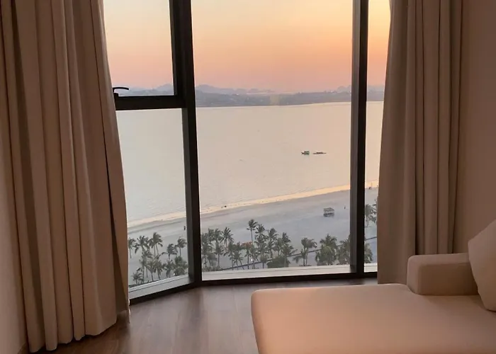By The Sea Bay Aparthotel *