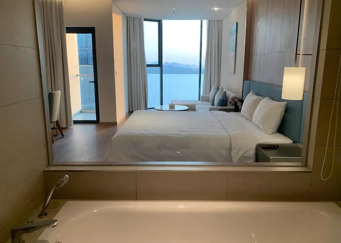 By The Sea Bay Aparthotel Ha Long