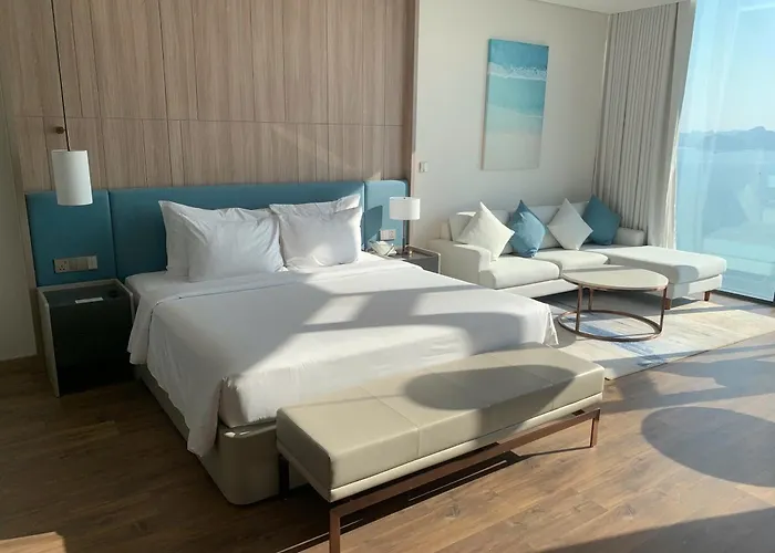 By The Sea Bay Aparthotel *