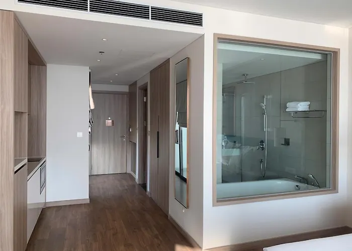 By The Sea Bay Aparthotel Ha Long