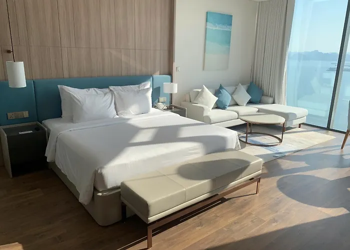 By The Sea Bay Aparthotel
